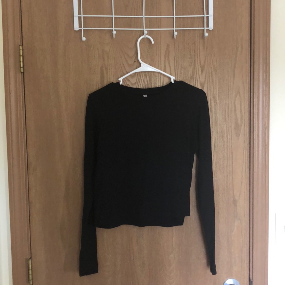 Black Long Sleeved Crop Top☺️